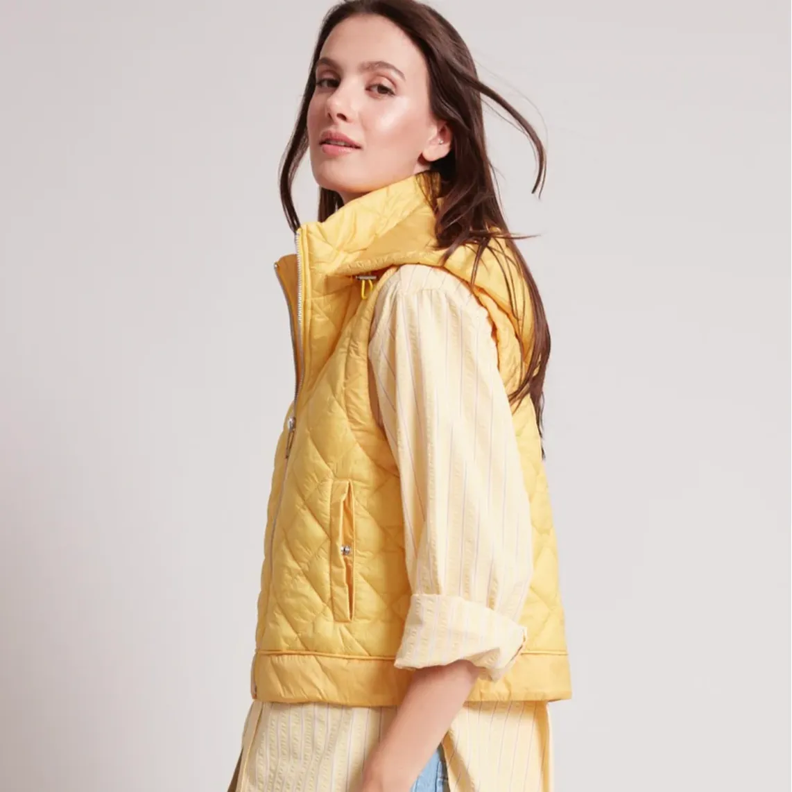 Adroit Quilted Gilet w/Detachable Hood Yellow