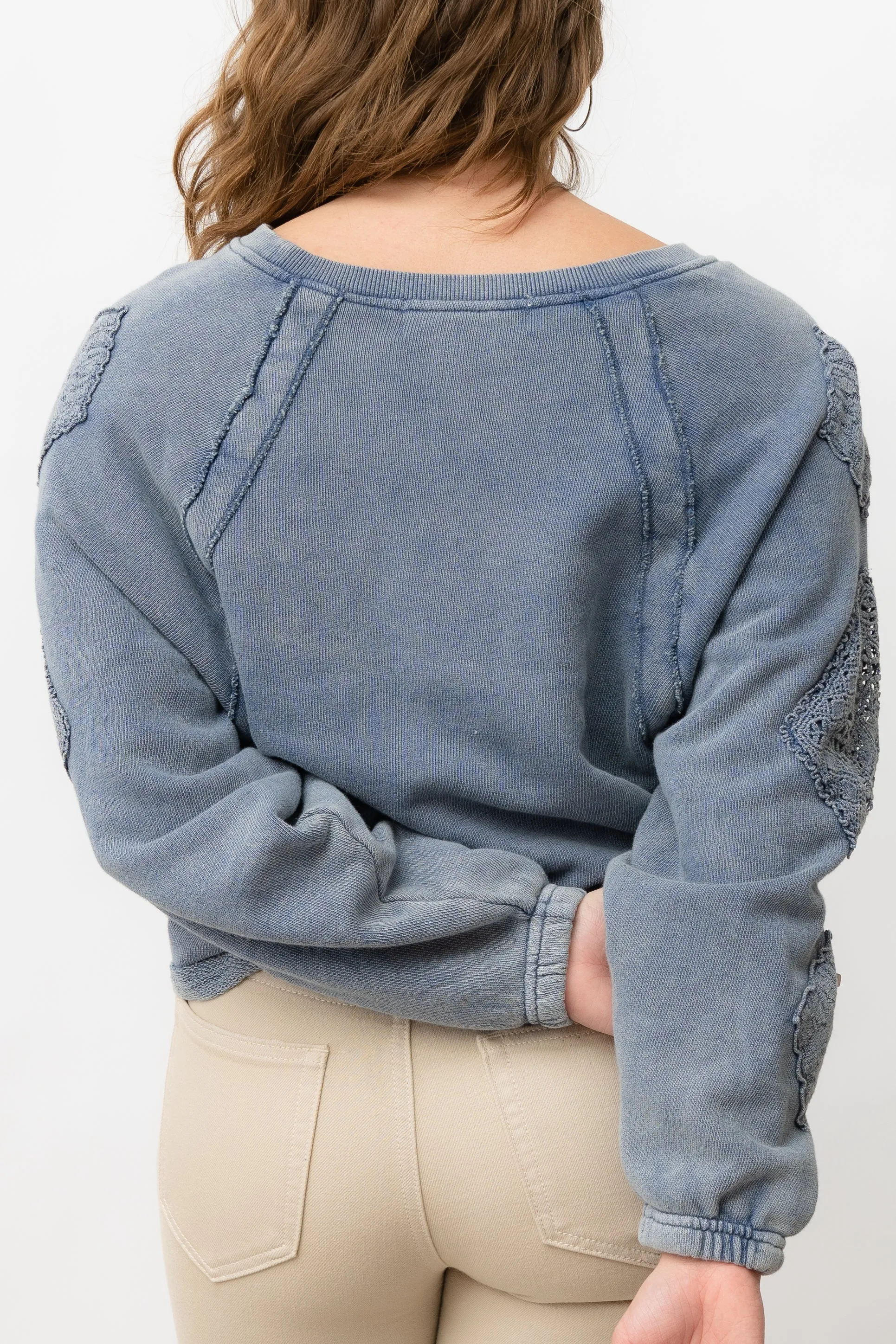 DIAMOND CROCHET RAGLAN SLEEVE CREWNECK