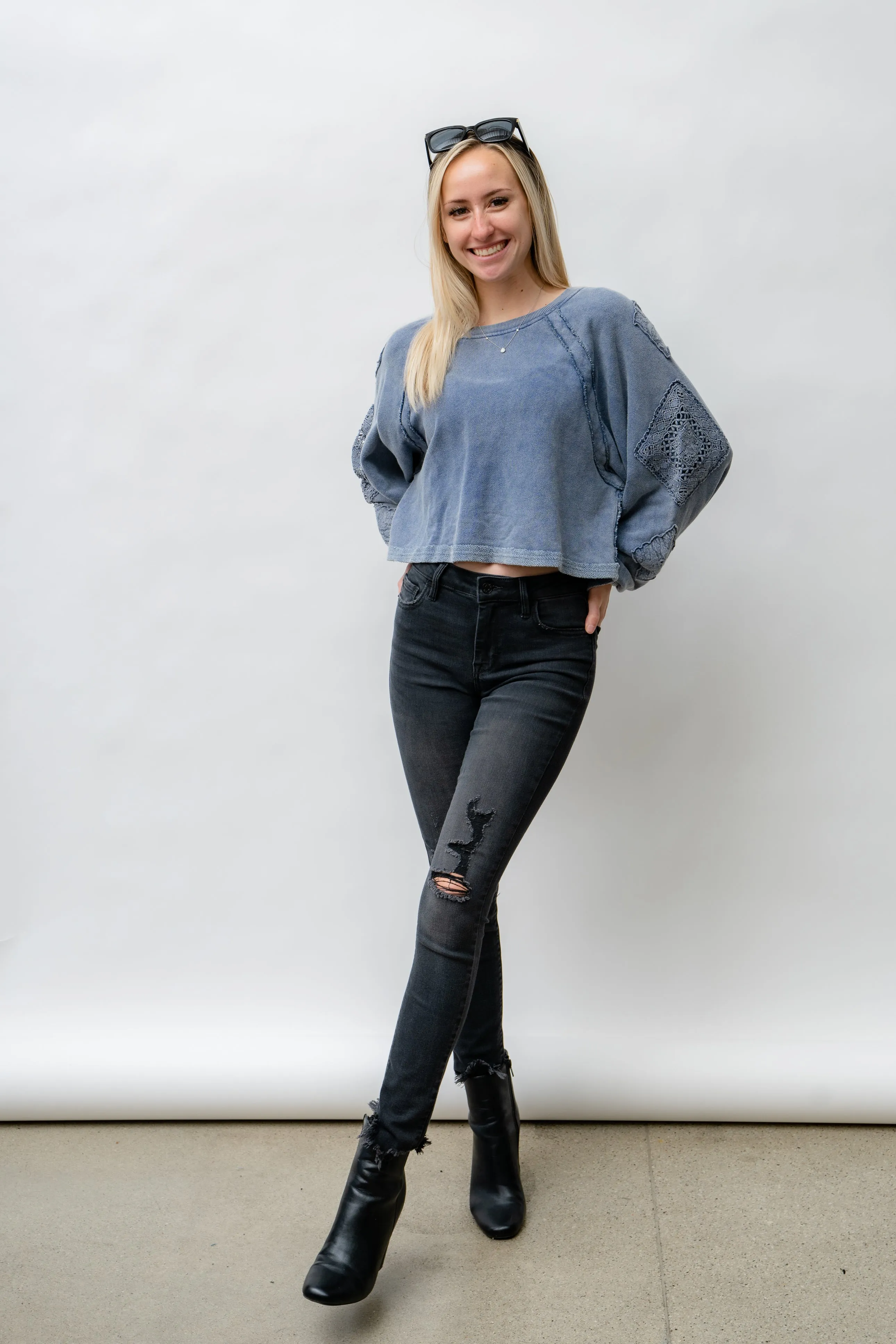 DIAMOND CROCHET RAGLAN SLEEVE CREWNECK