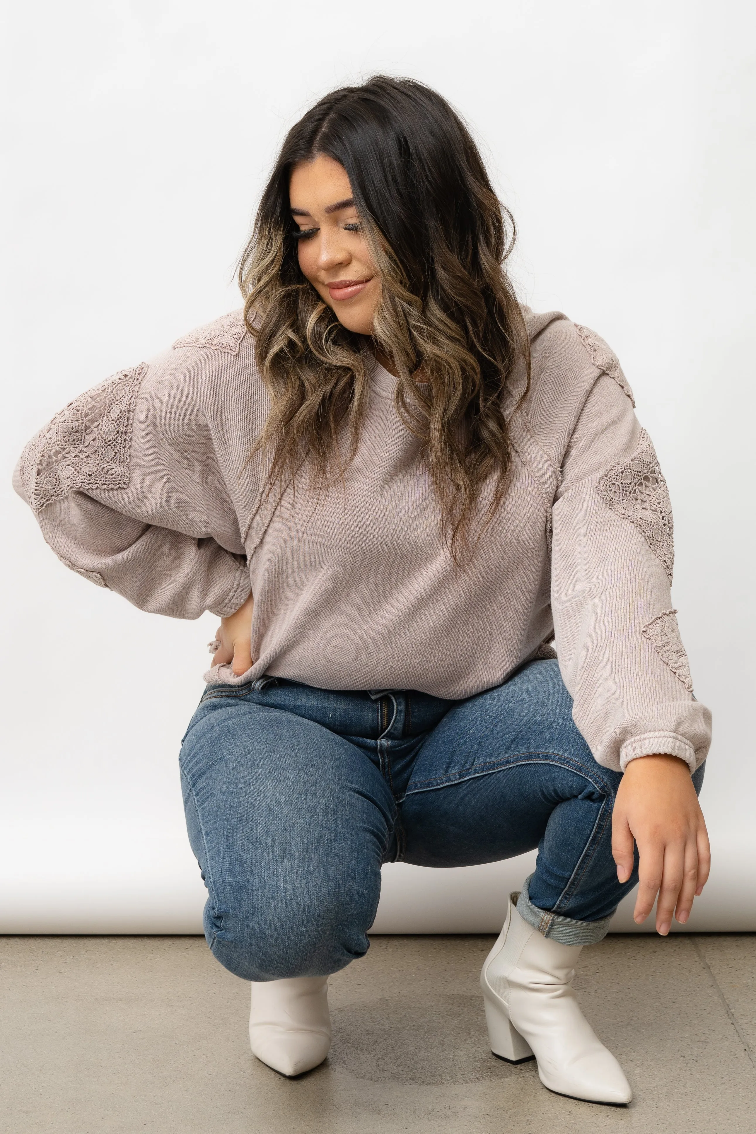 DIAMOND CROCHET RAGLAN SLEEVE CREWNECK