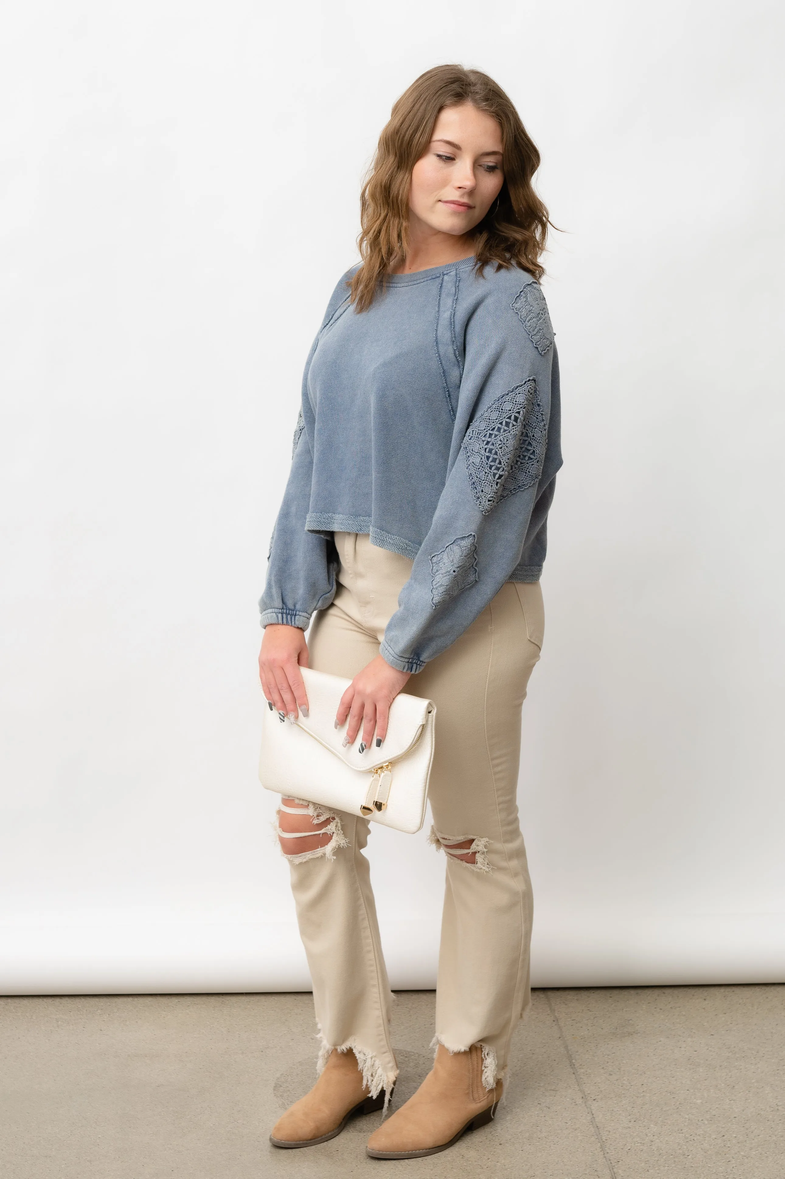 DIAMOND CROCHET RAGLAN SLEEVE CREWNECK