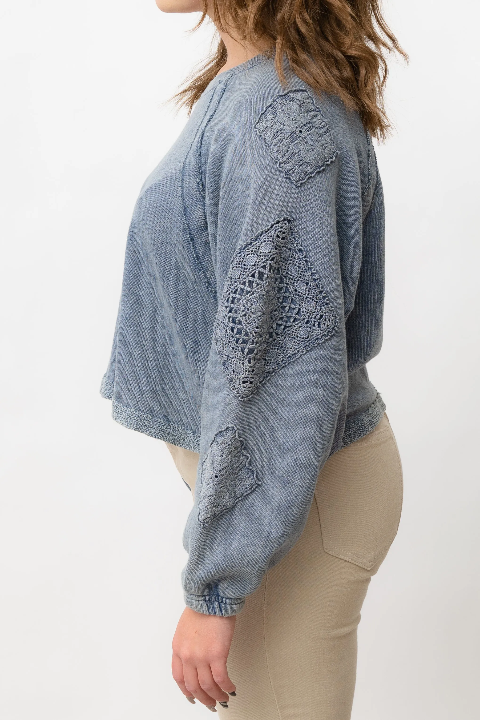 DIAMOND CROCHET RAGLAN SLEEVE CREWNECK