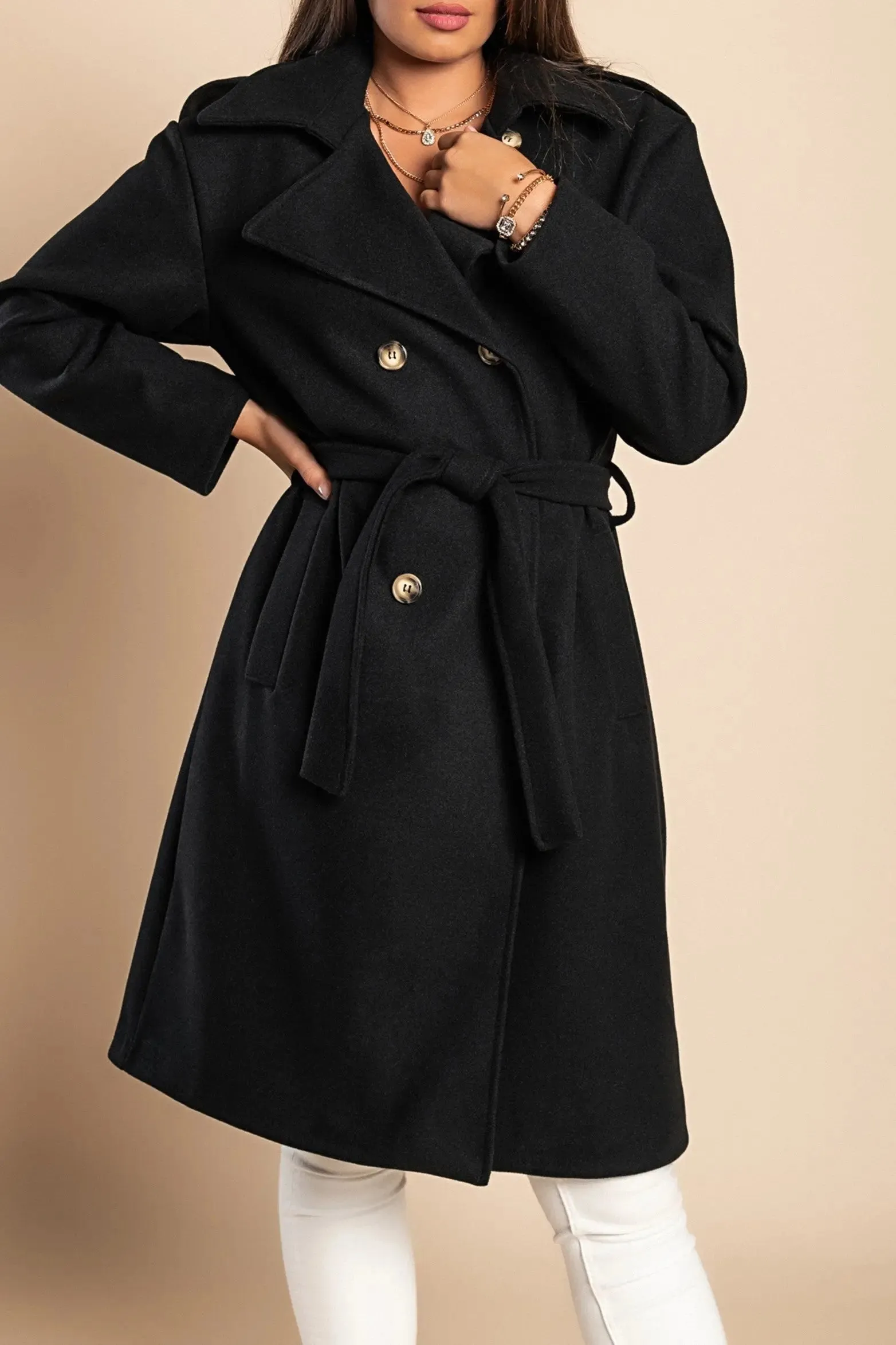 Elegant coat with buttons, black