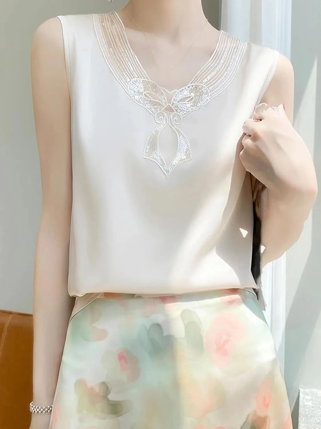 Women's Lace Trim Sequin Tank Top Summer Breathable Sleeveless V-Neck Vest Casual Loose Fit Undershirt for Lounge Wear