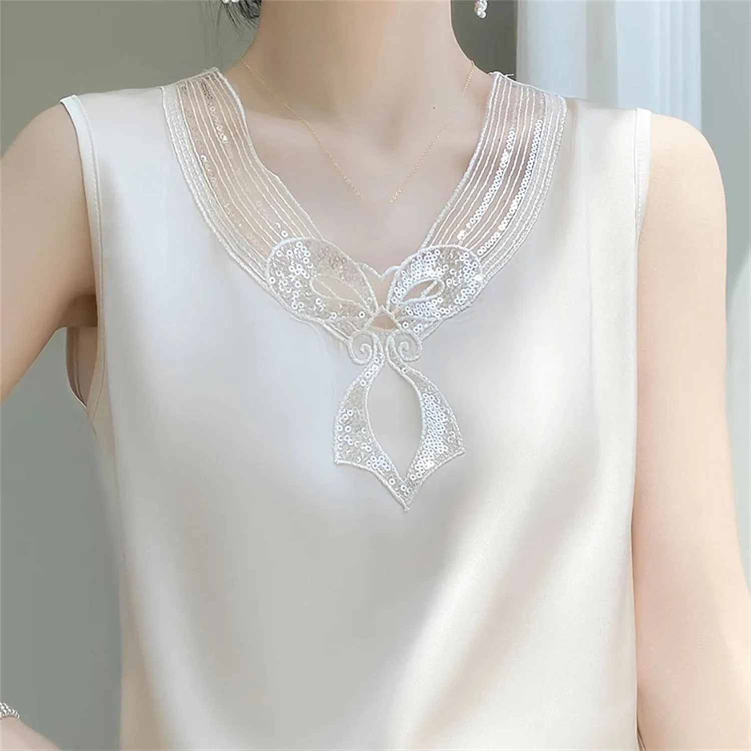Women's Lace Trim Sequin Tank Top Summer Breathable Sleeveless V-Neck Vest Casual Loose Fit Undershirt for Lounge Wear