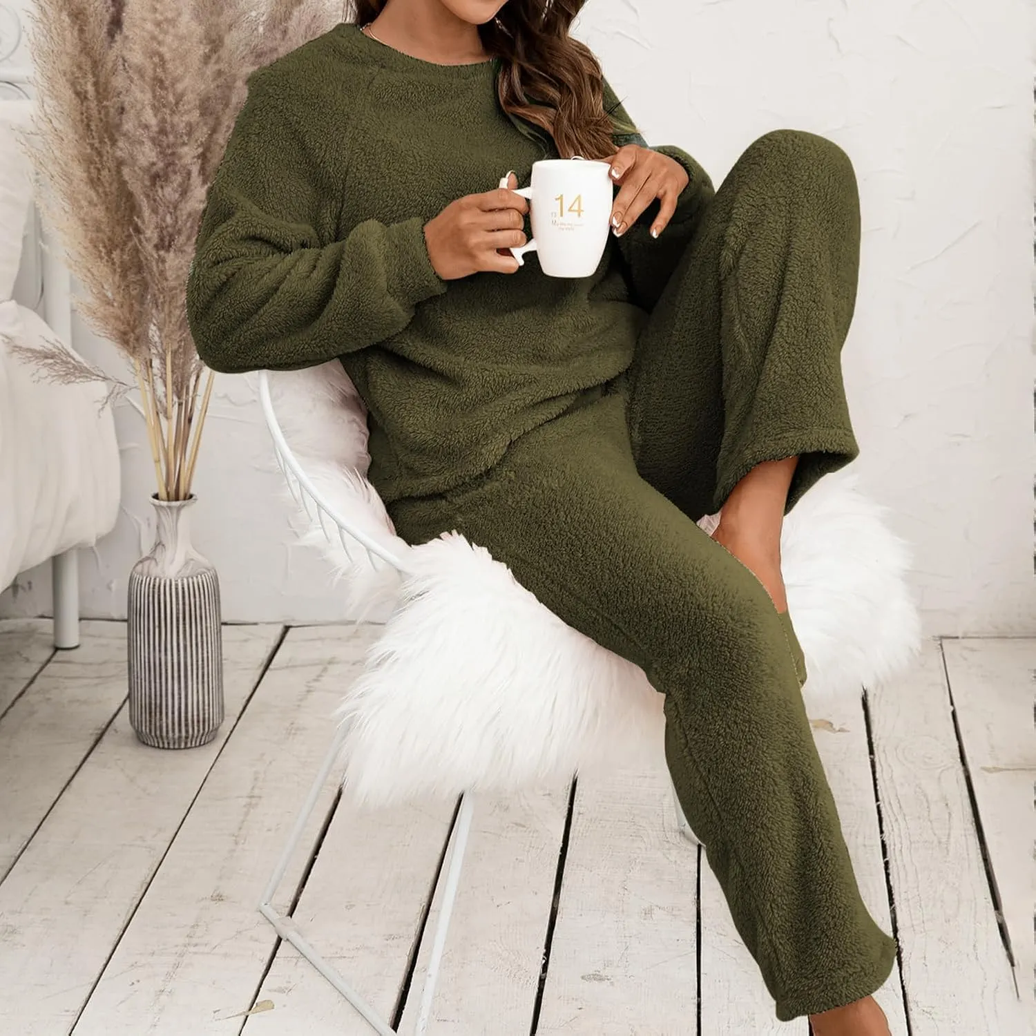 Women's Long Sleeve Pajama Set 2 Piece Sherpa Fleece Pullover Shirt and Pants Outfit Warm Loungewear Cozy Sleepwear