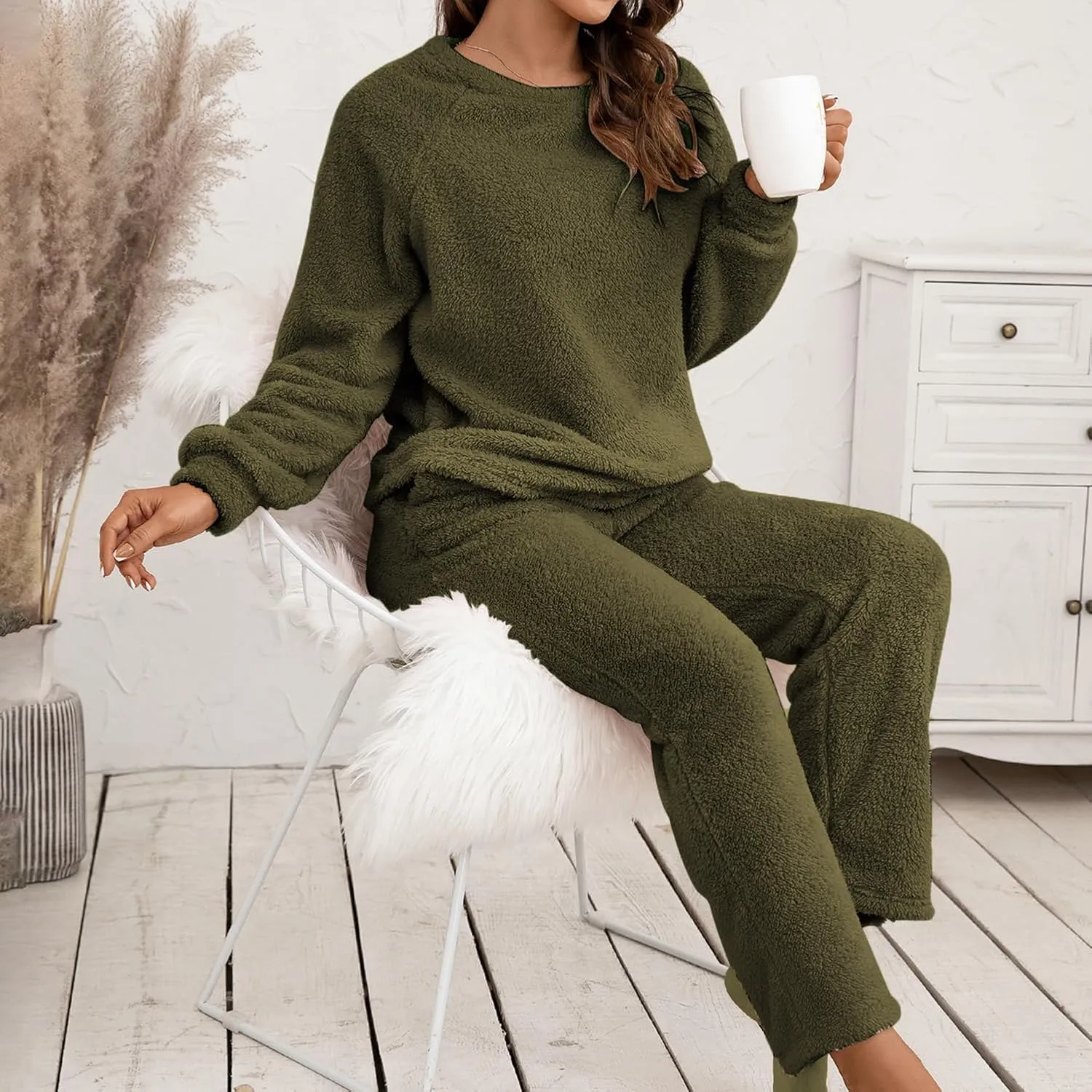 Women's Long Sleeve Pajama Set 2 Piece Sherpa Fleece Pullover Shirt and Pants Outfit Warm Loungewear Cozy Sleepwear