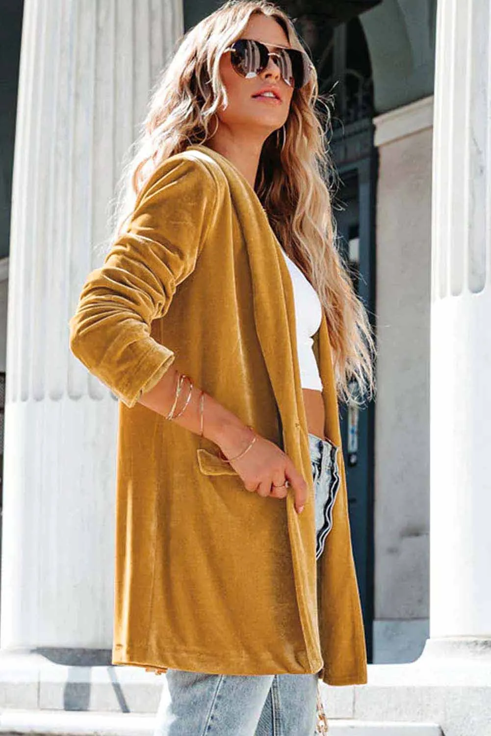 Women's Velvet Blazer Jackets Casual Long Sleeve Lapel Collar Pocketed Blazer Suits Work Outfits